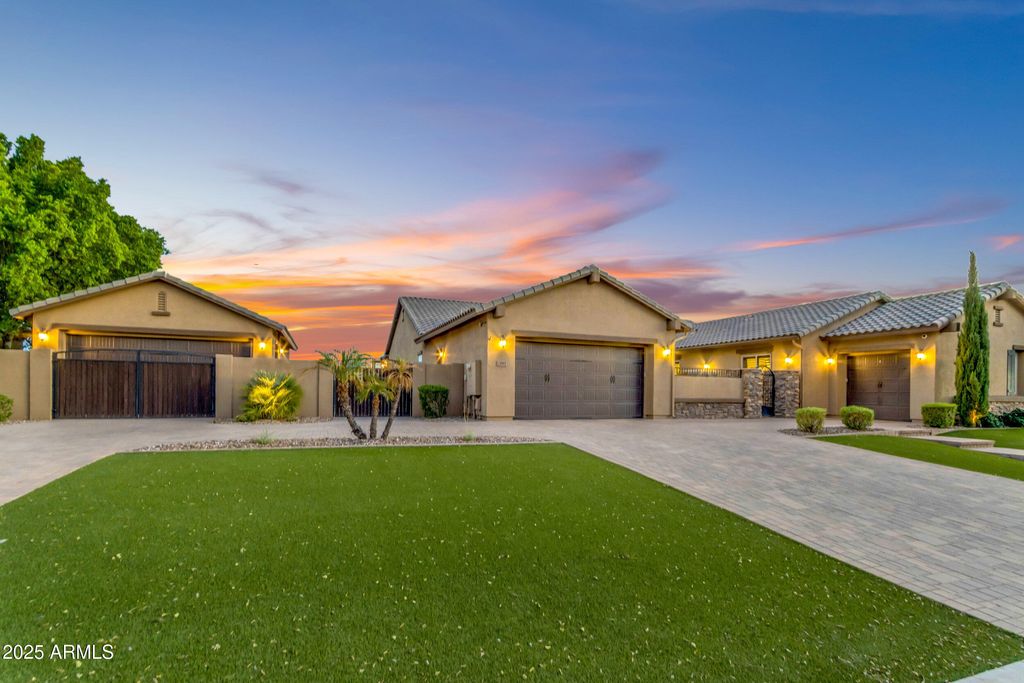 Photo of 6961 E Ivyglen Street, Mesa, AZ 85207 (MLS # 6929196)