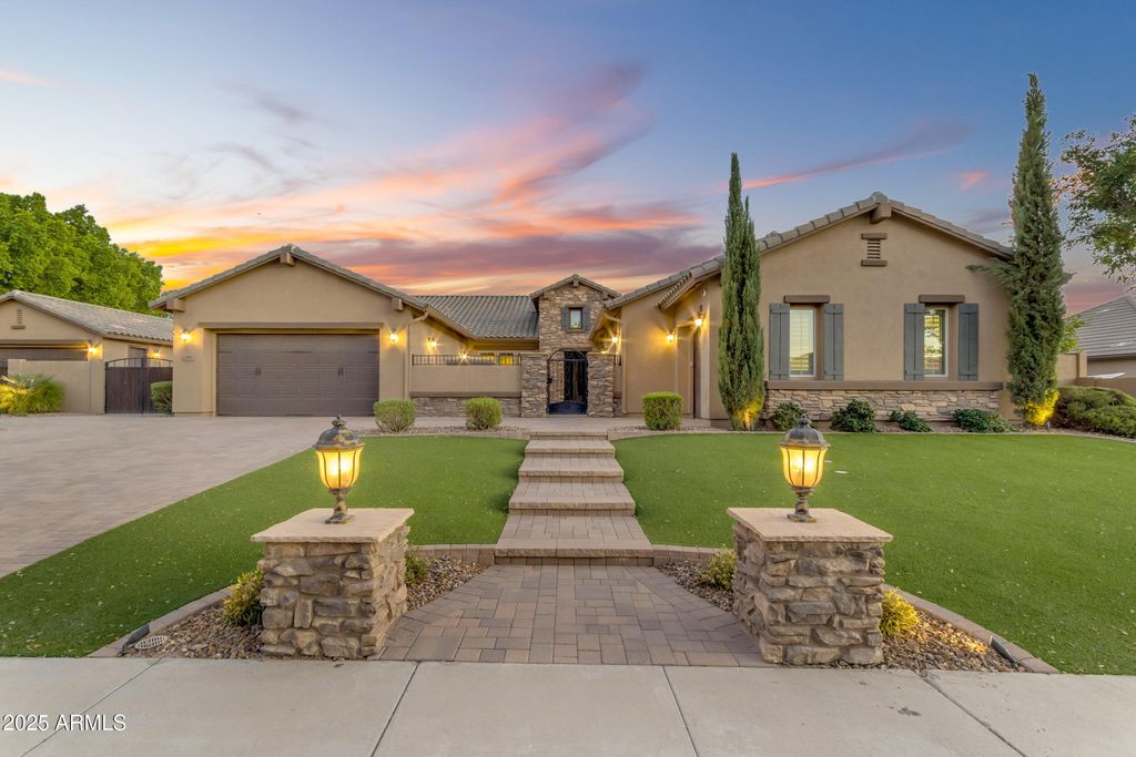 Photo of 6961 E Ivyglen Street, Mesa, AZ 85207 (MLS # 6929196)