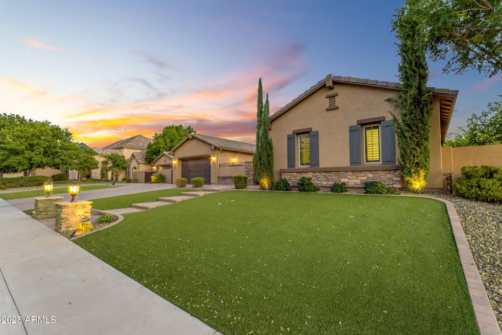 Photo of 6961 E Ivyglen Street, Mesa, AZ 85207 (MLS # 6929196)