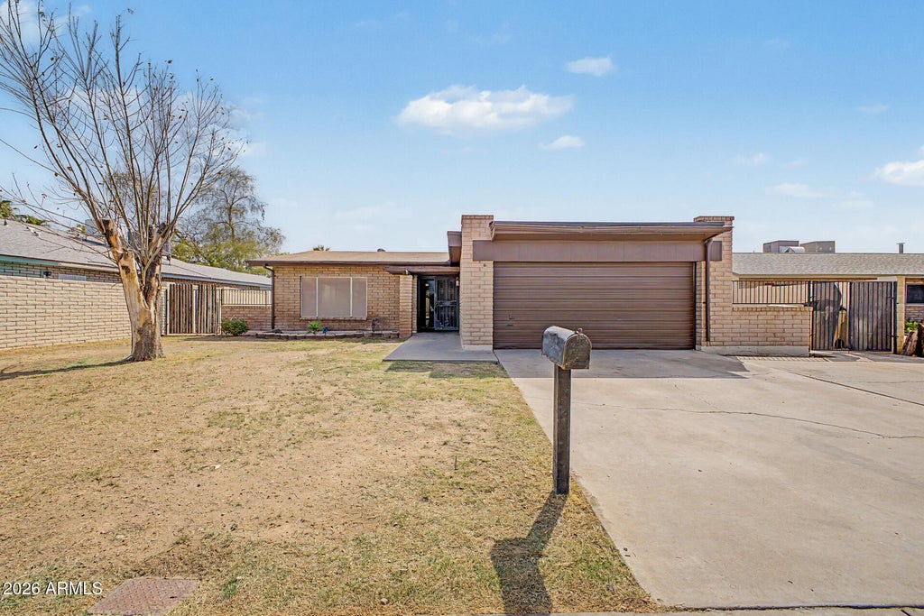 Photo of 7313 N 46th Circle, Glendale, AZ 85301 (MLS # 7073477)