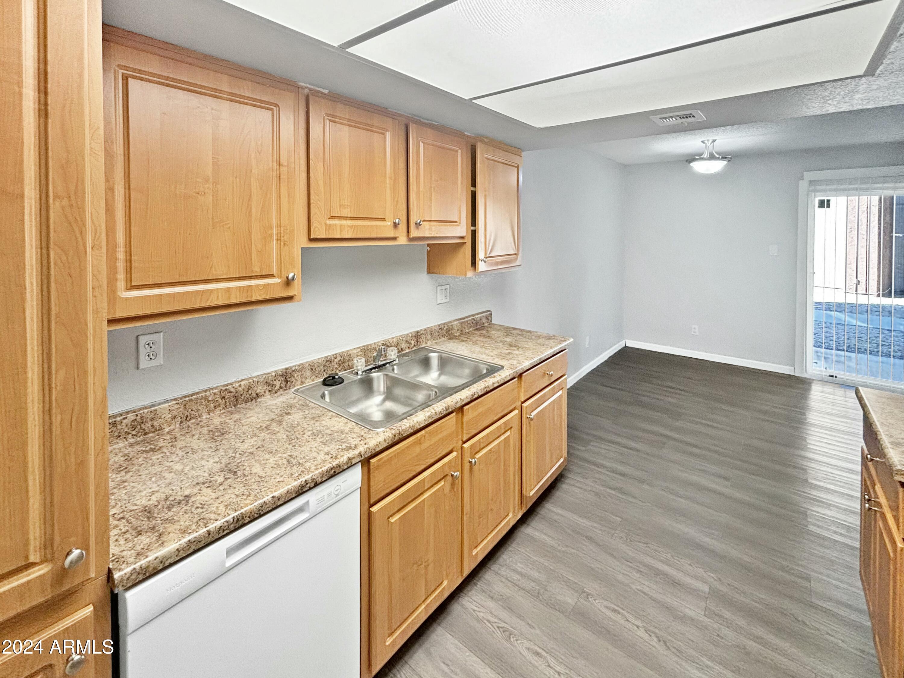 3810 N MARYVALE Parkway 1070