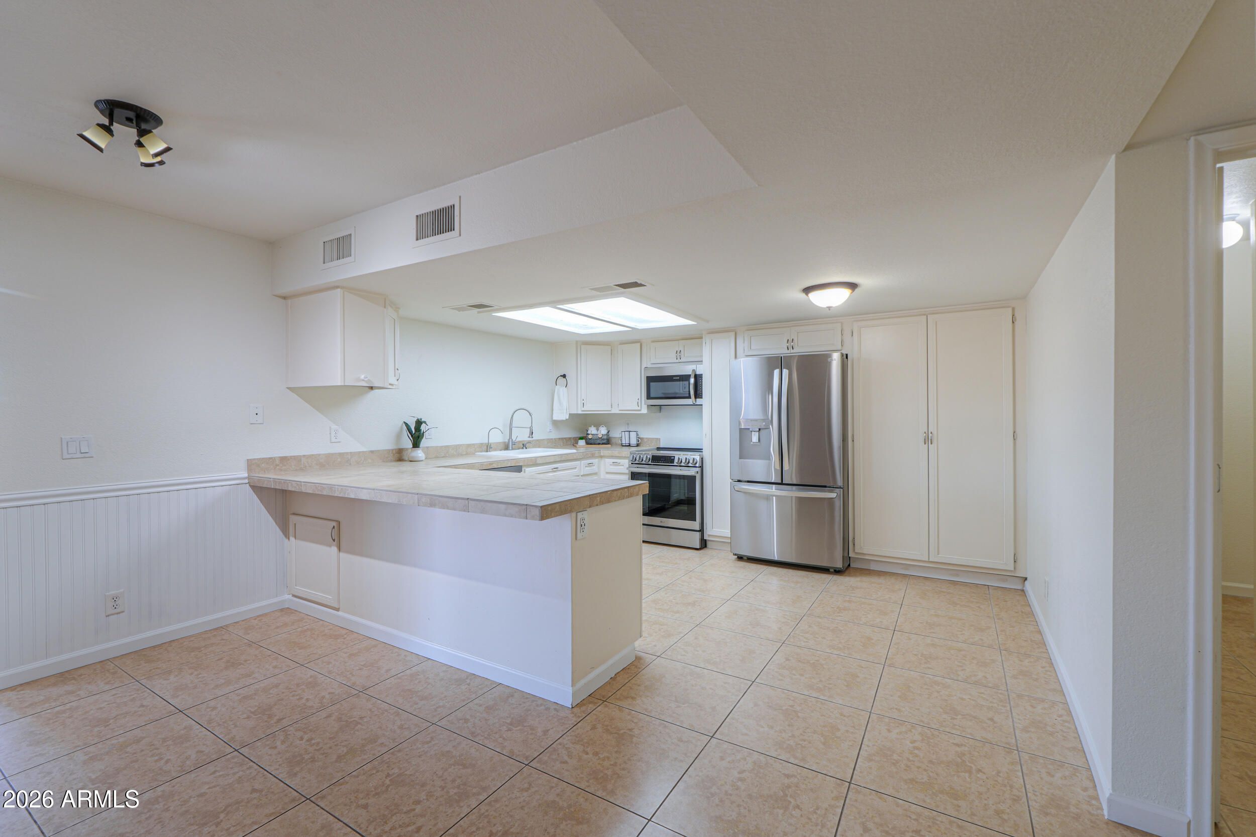 2428 E JUANITA Avenue