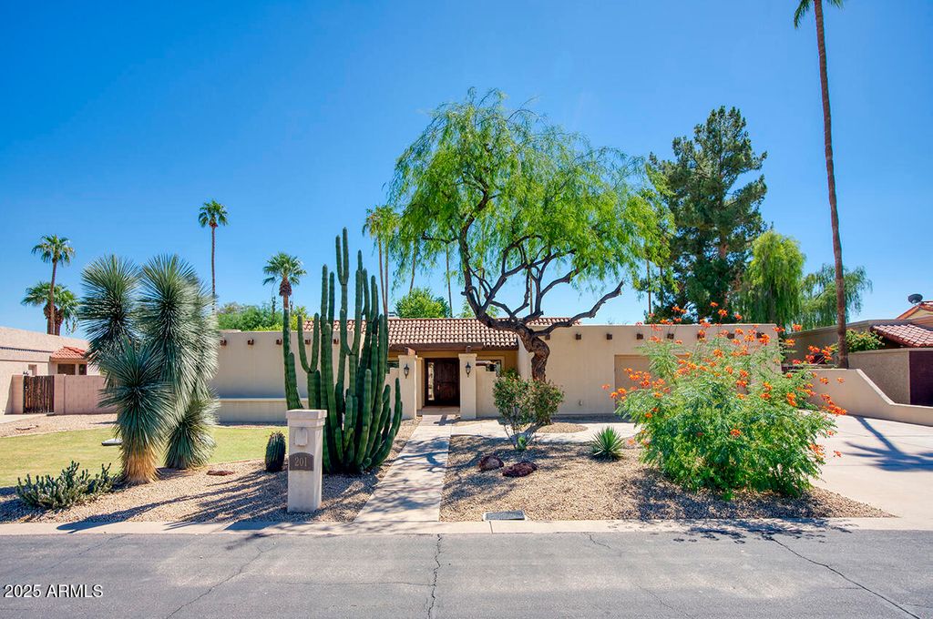 Photo of 201 E Citation Lane, Tempe, AZ 85284 (MLS # 6928391)