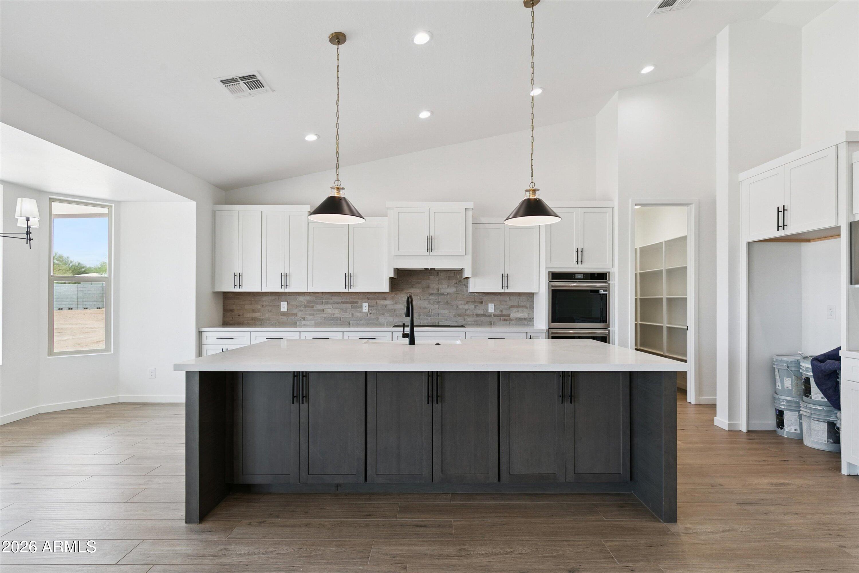 1686 E Carriage Lane