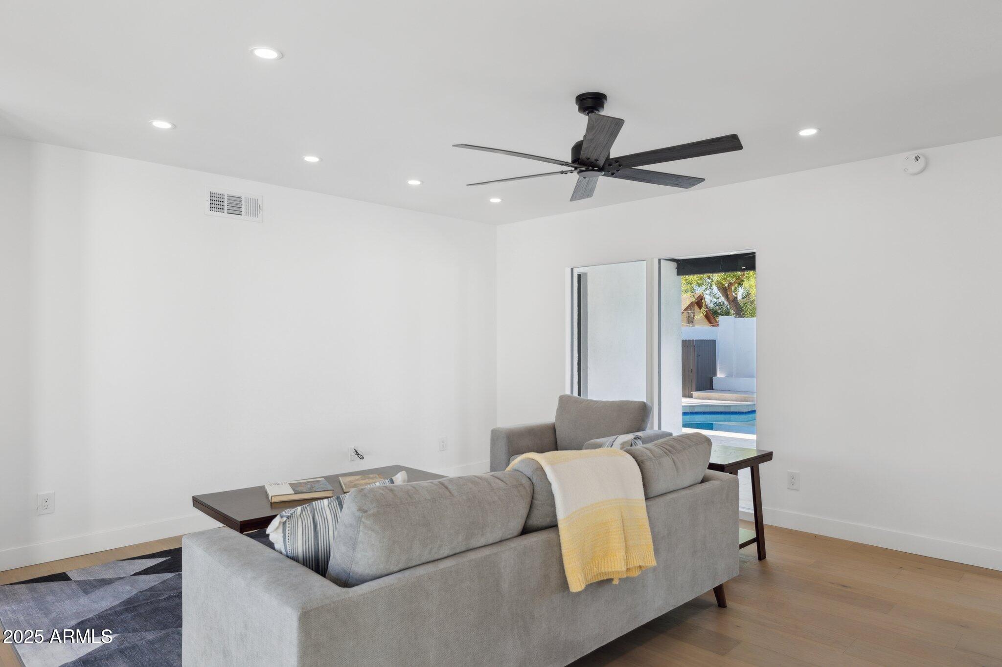 342 E ORANGEWOOD Avenue