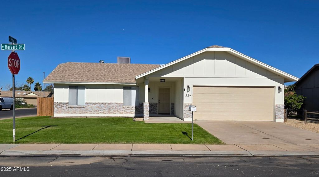Photo of 324 W Harvard Avenue, Gilbert, AZ 85233 (MLS # 6956354)