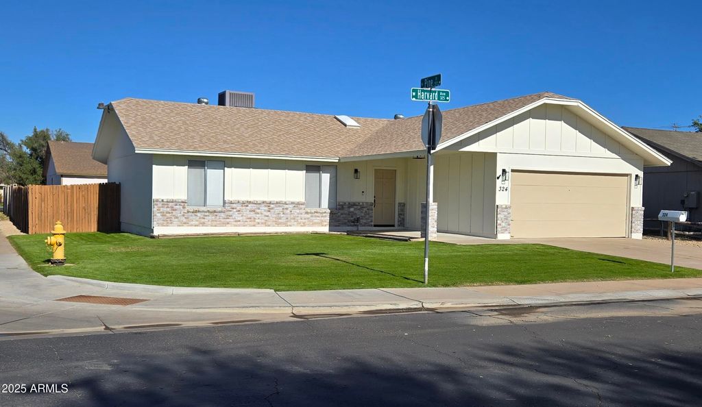 Photo of 324 W Harvard Avenue, Gilbert, AZ 85233 (MLS # 6956354)