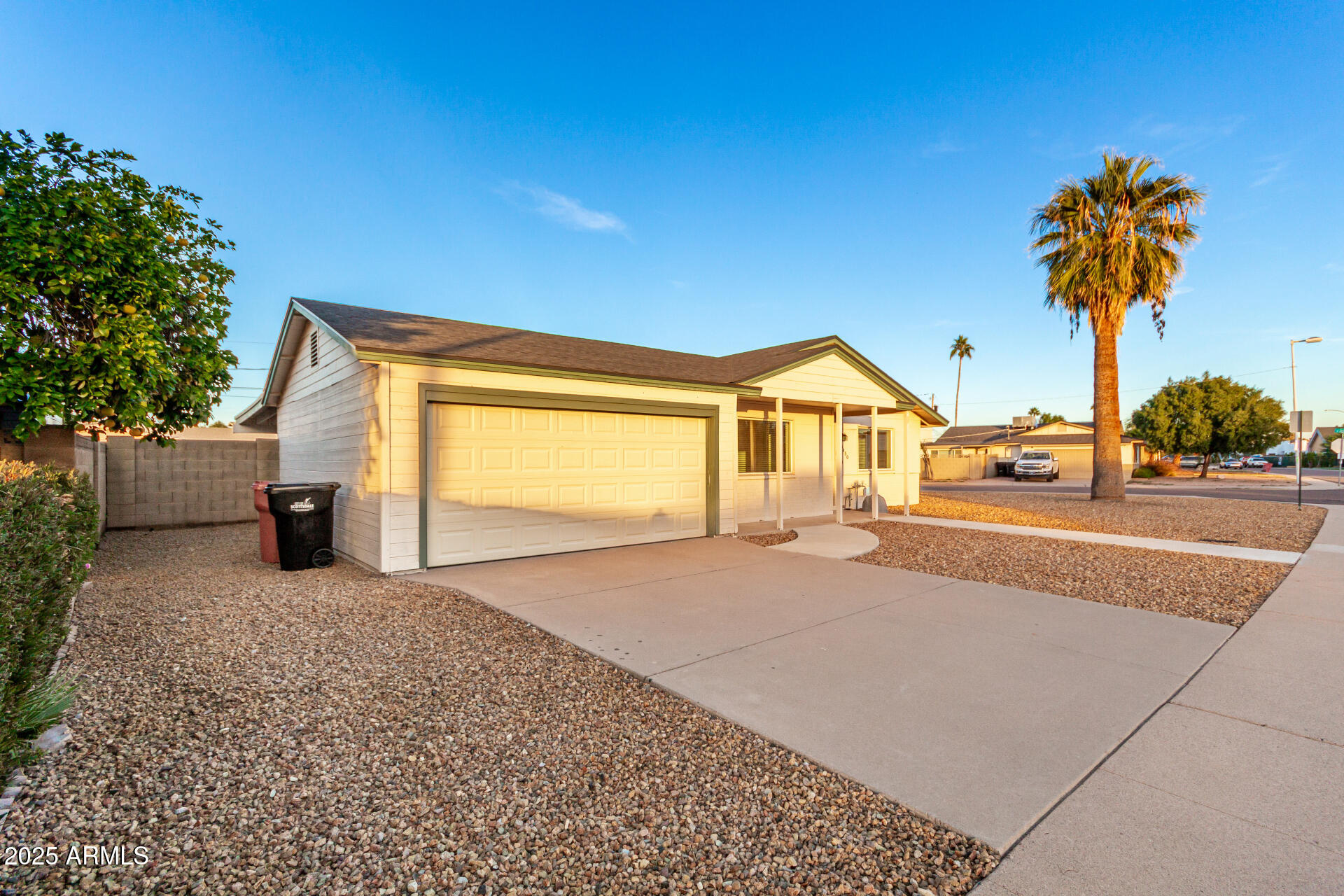 8450 E INDIANOLA Avenue