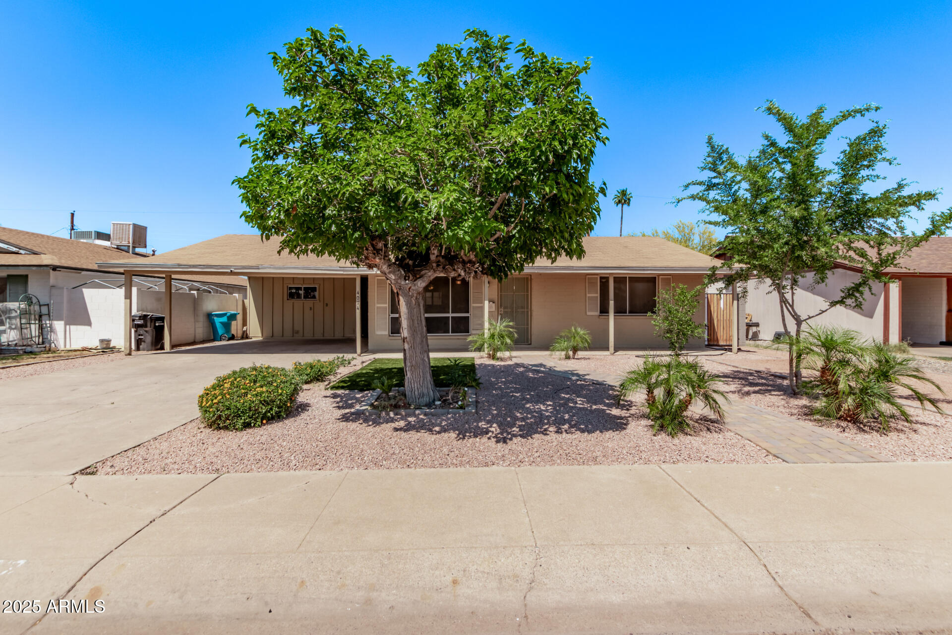 4014 W LAWRENCE Lane