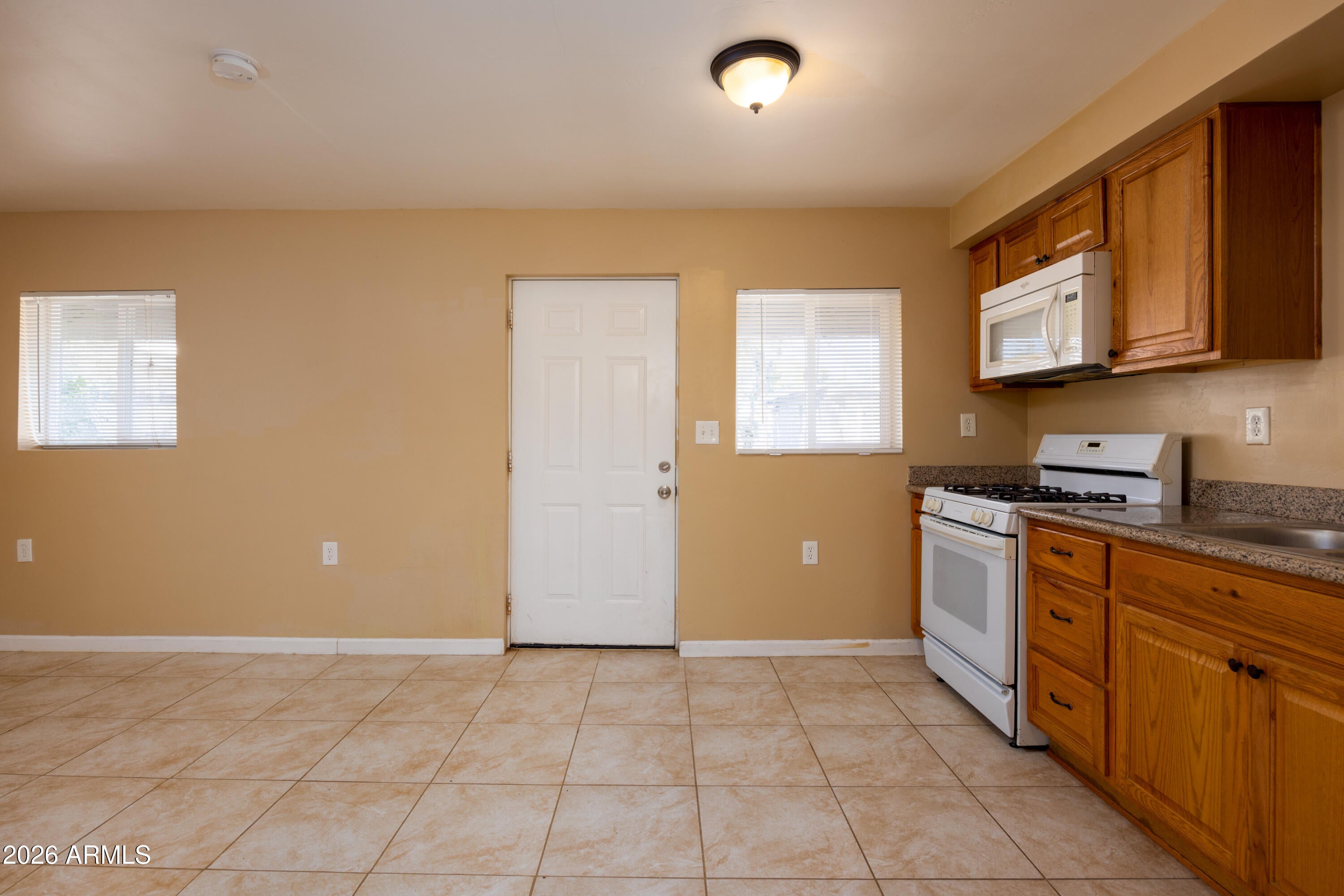 2501 W BELMONT Avenue Apt 3