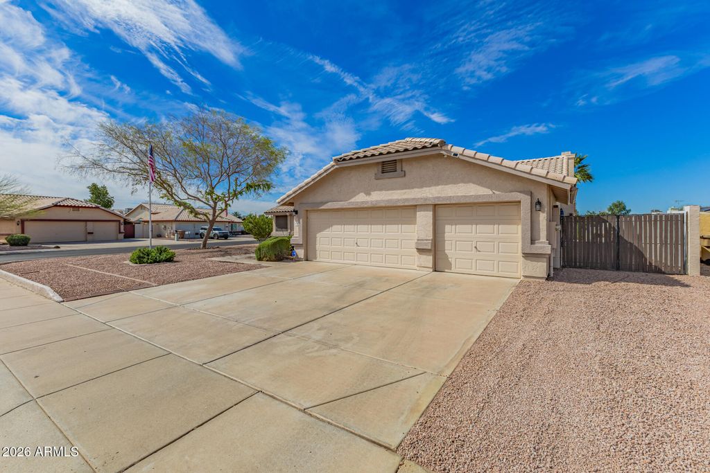 Photo of 10346 N 68th Lane, Peoria, AZ 85345 (MLS # 6994290)