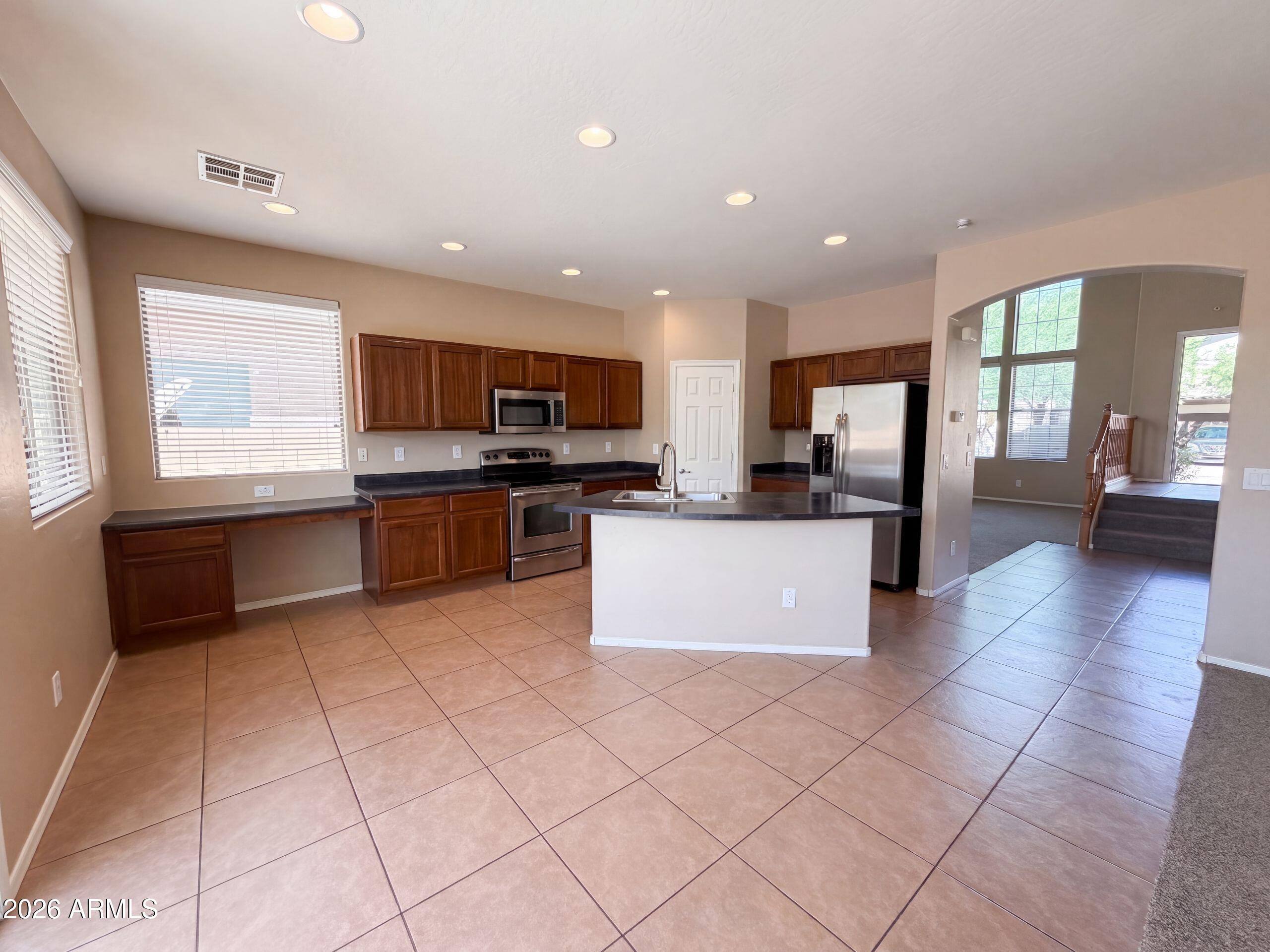 671 W GREEN TREE Drive