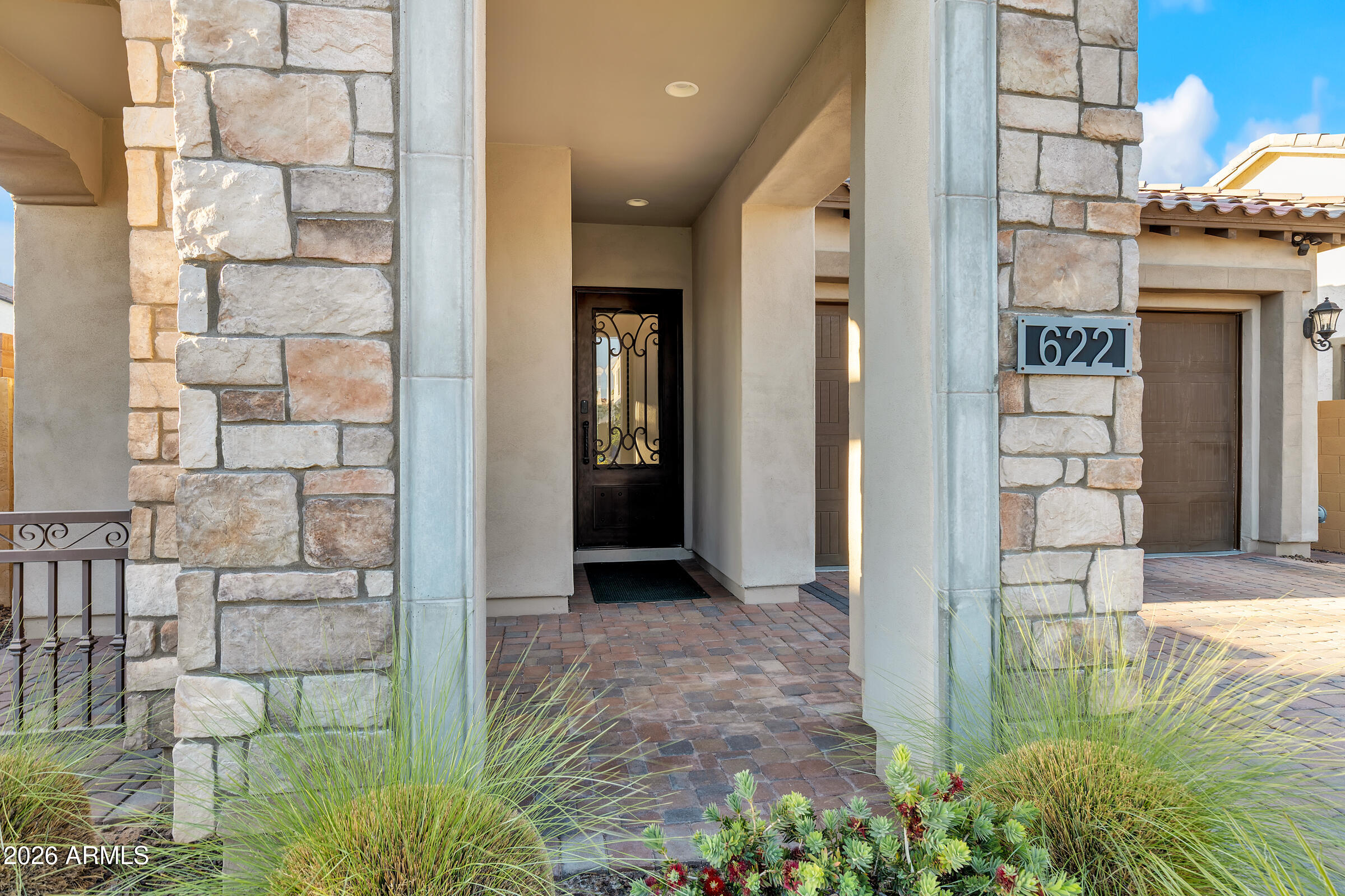 622 E DEER CREEK Road