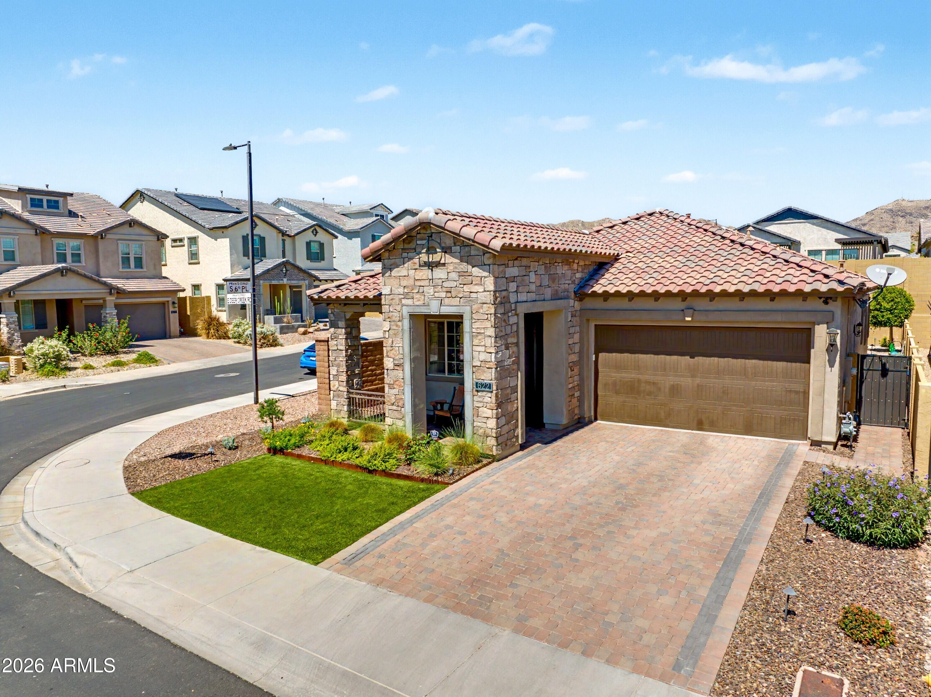 622 E DEER CREEK Road