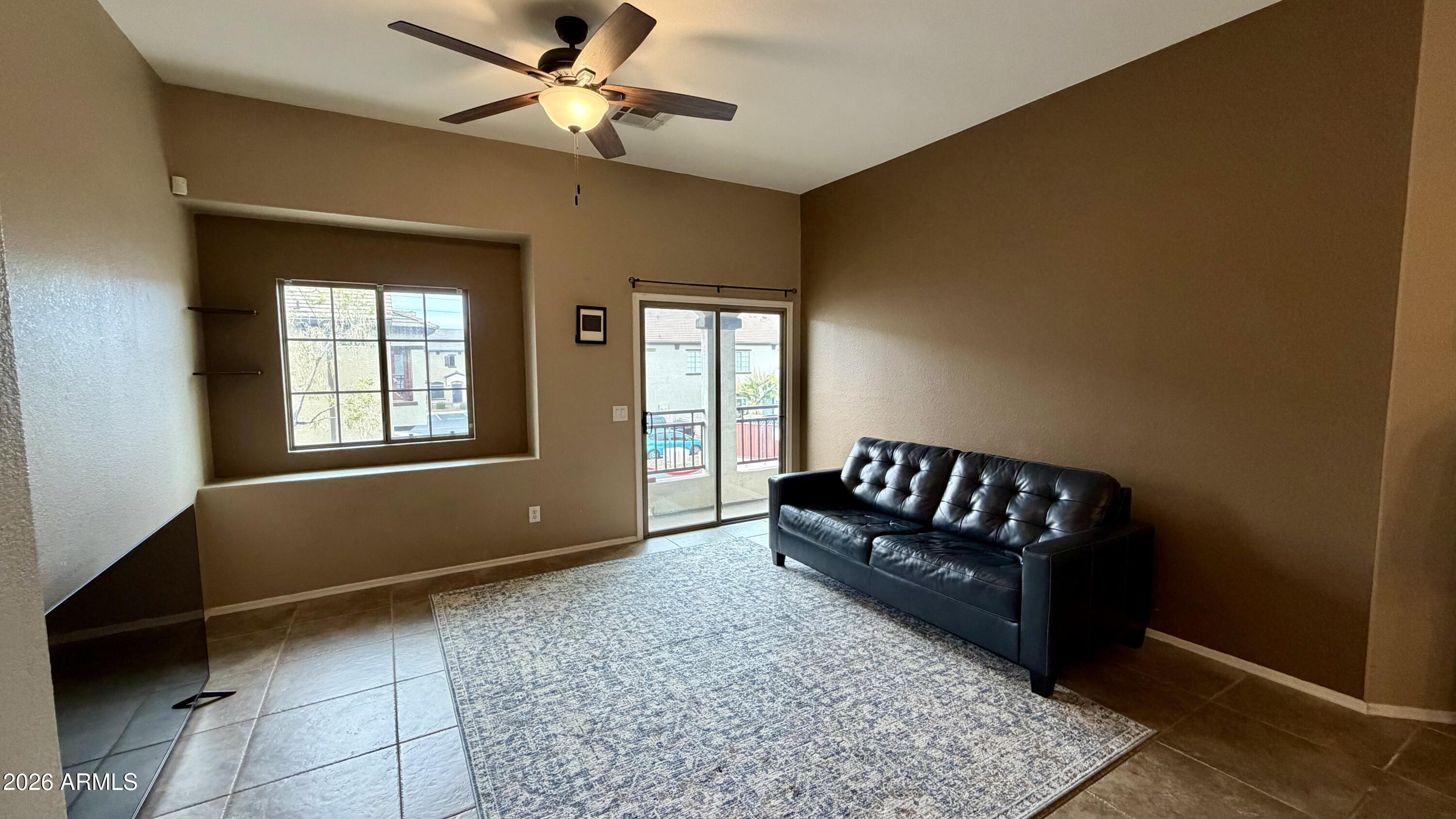 2725 E MINE CREEK Road 2058