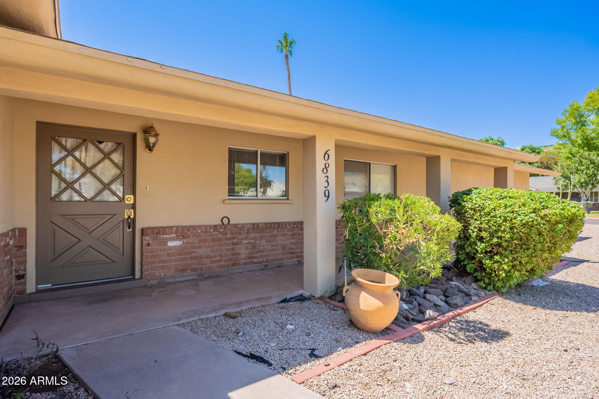 6839 E MONTECITO Avenue