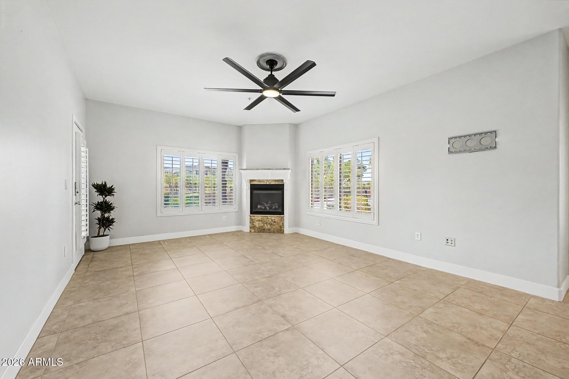 5350 E DEER VALLEY Drive 1420