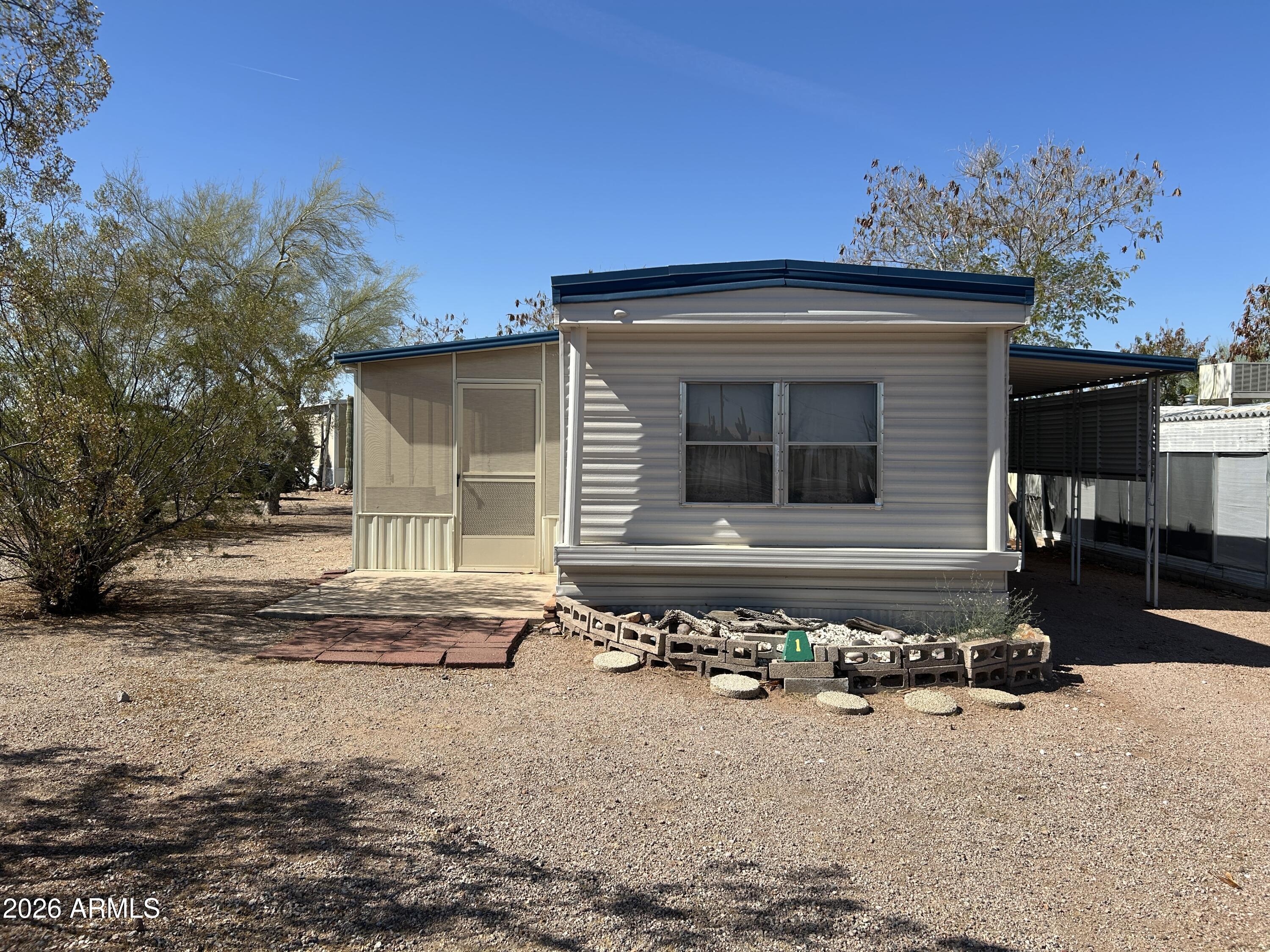 939 N Acacia Road 1