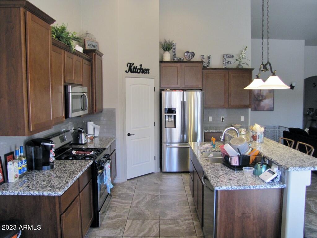 MESA VERDE ESTATES - Residential Lease