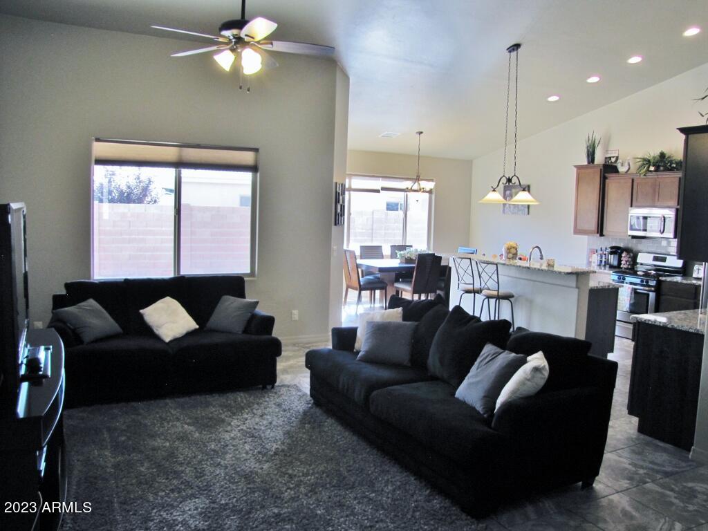 MESA VERDE ESTATES - Residential Lease