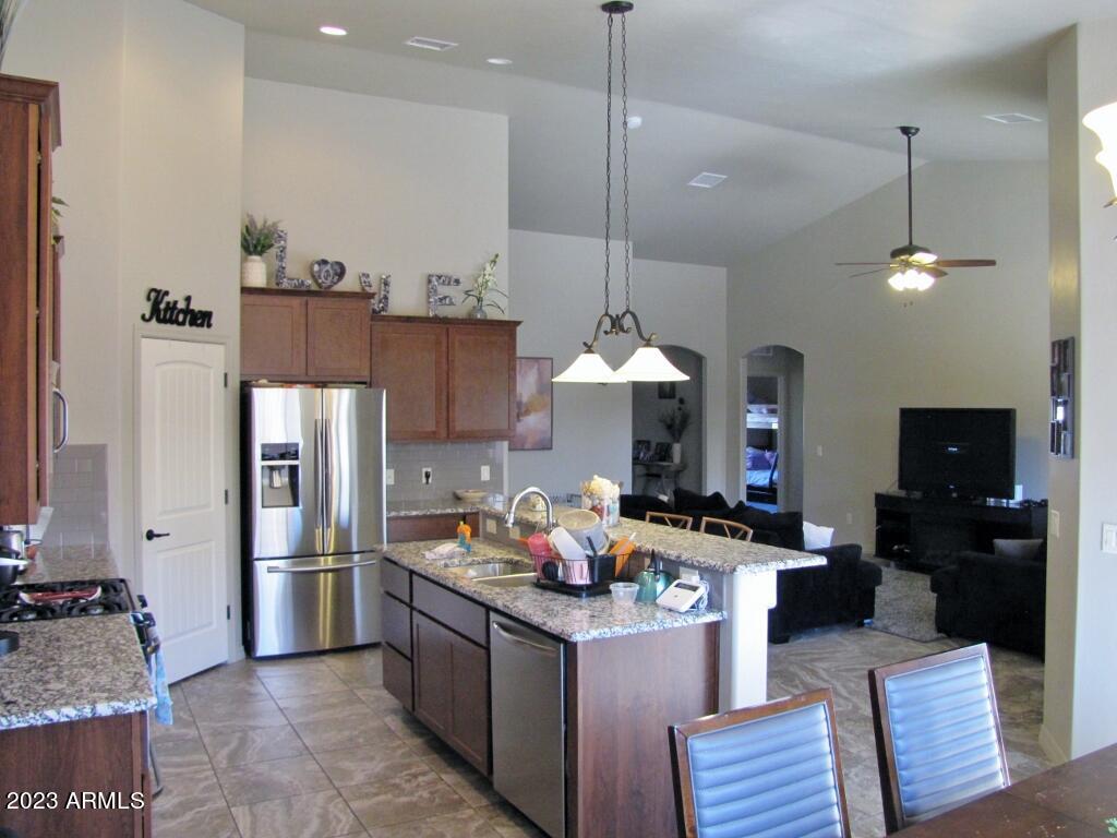 MESA VERDE ESTATES - Residential Lease