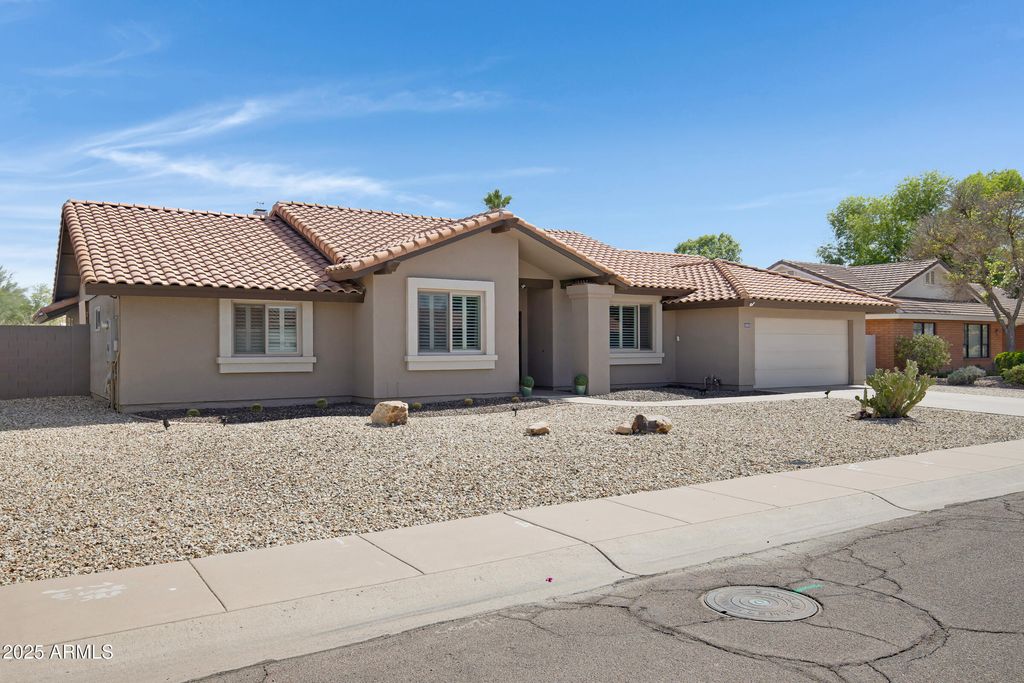 Photo of 1231 E Sunburst Lane, Tempe, AZ 85284 (MLS # 6983238)