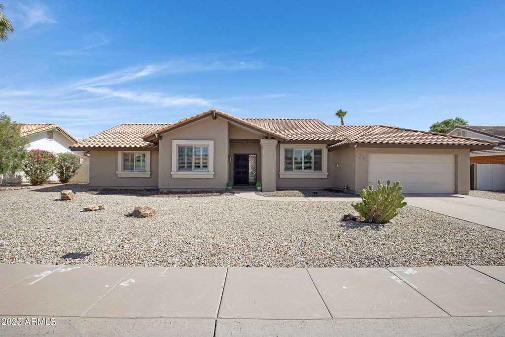Photo of 1231 E Sunburst Lane, Tempe, AZ 85284 (MLS # 6983238)