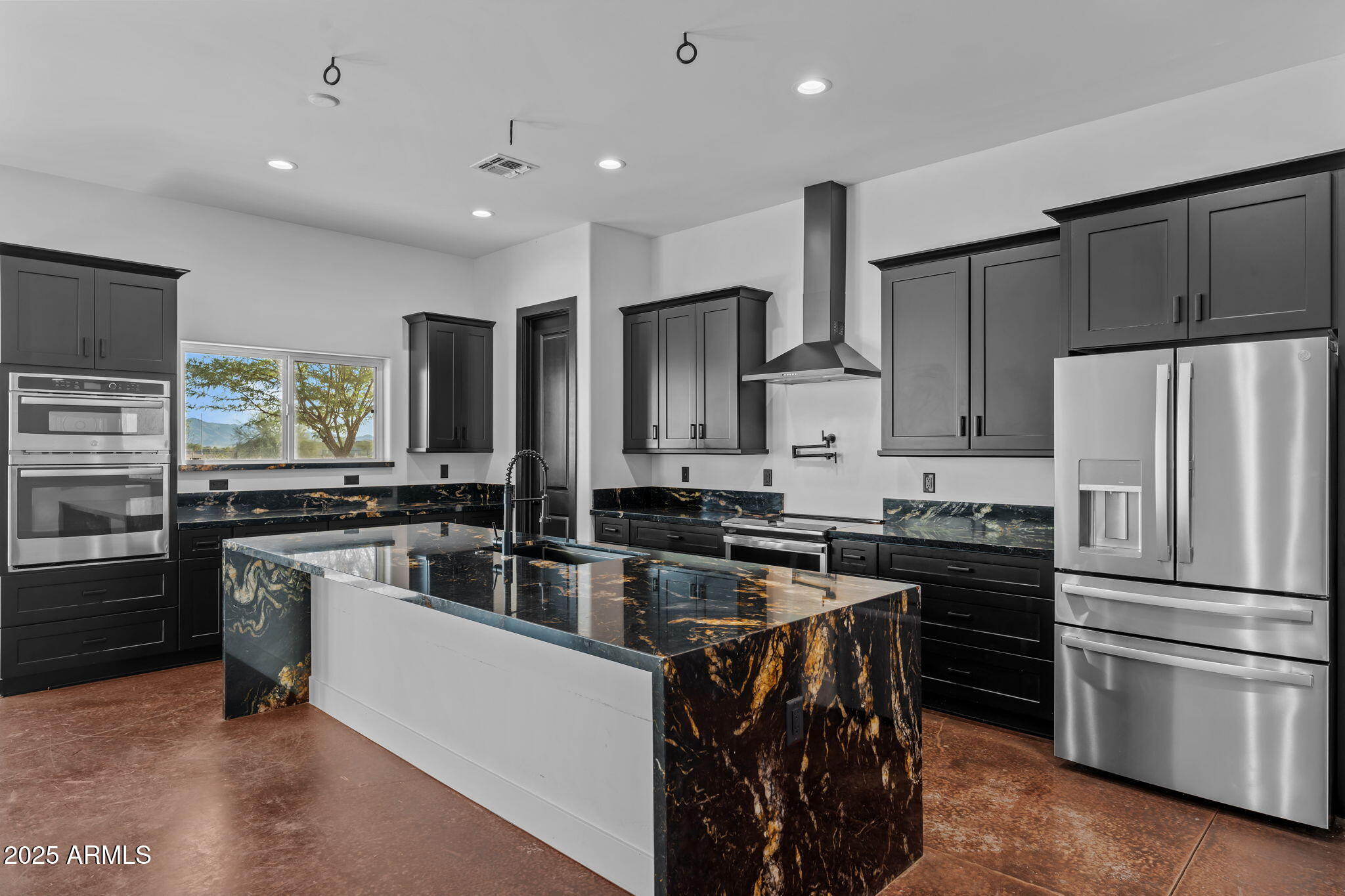 22227 W DIXILETA Drive