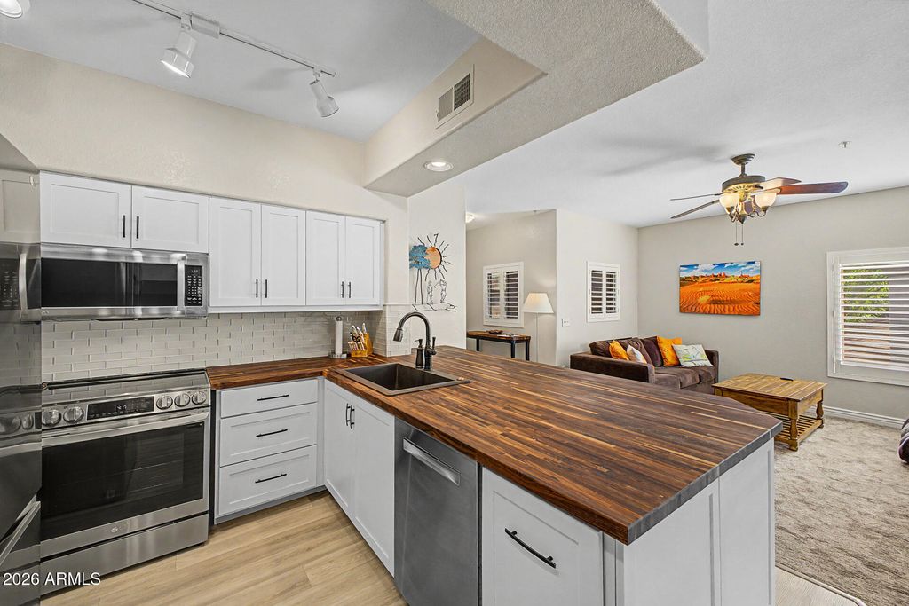 Photo of 7401 W Arrowhead Clubhouse Drive #2068, Glendale, AZ 85308 (MLS # 7019648)