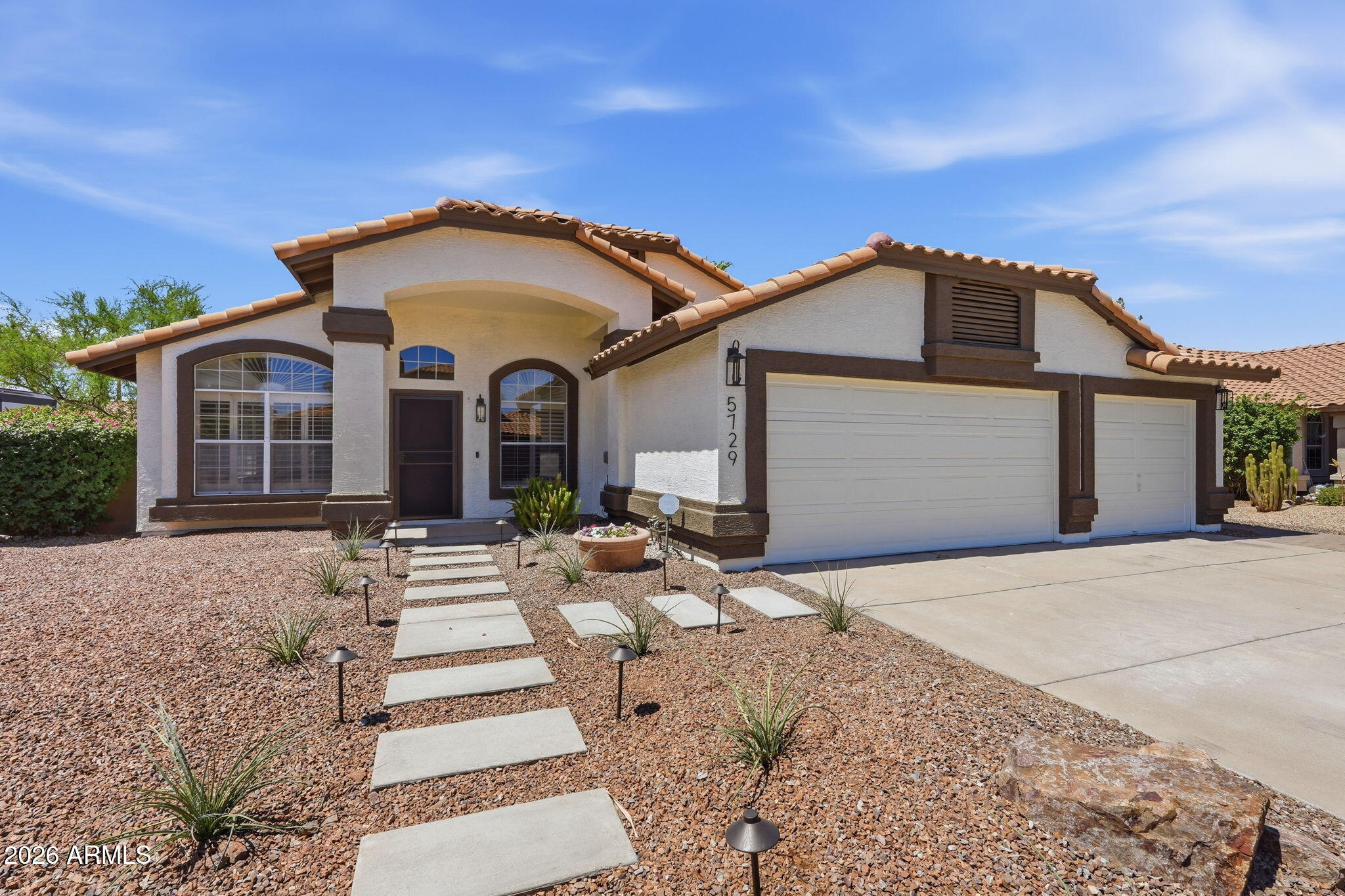 5729 E GELDING Drive