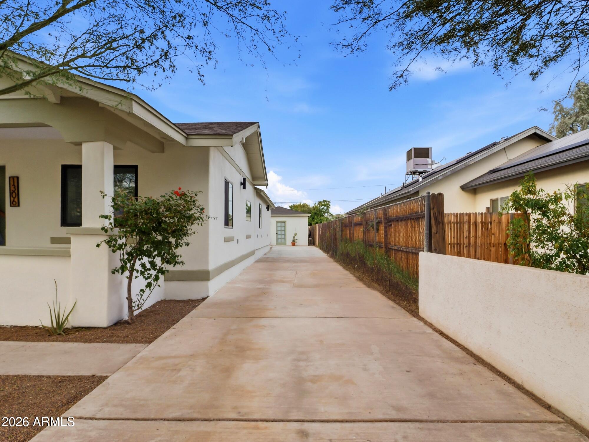 1306 E WILLETTA Street