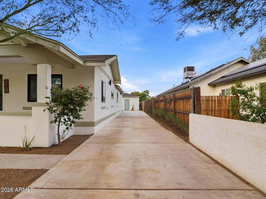 Photo of 1306 E Willetta Street, Phoenix, AZ 85006 (MLS # 6976029)