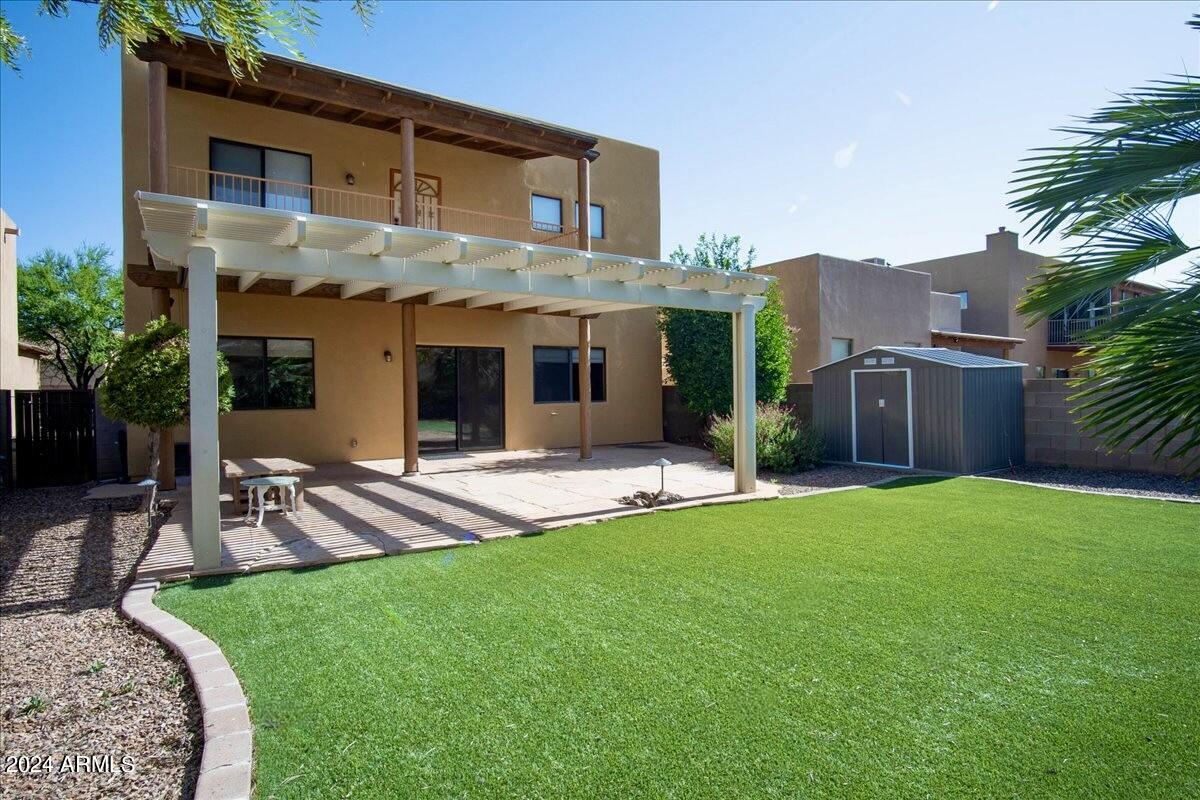 THE LEGENDS VALIENTE - Residential