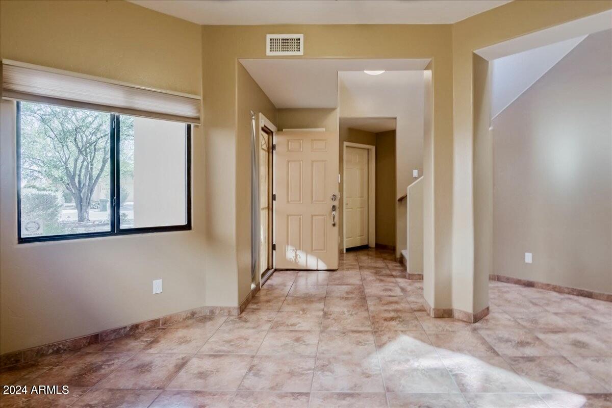 THE LEGENDS VALIENTE - Residential