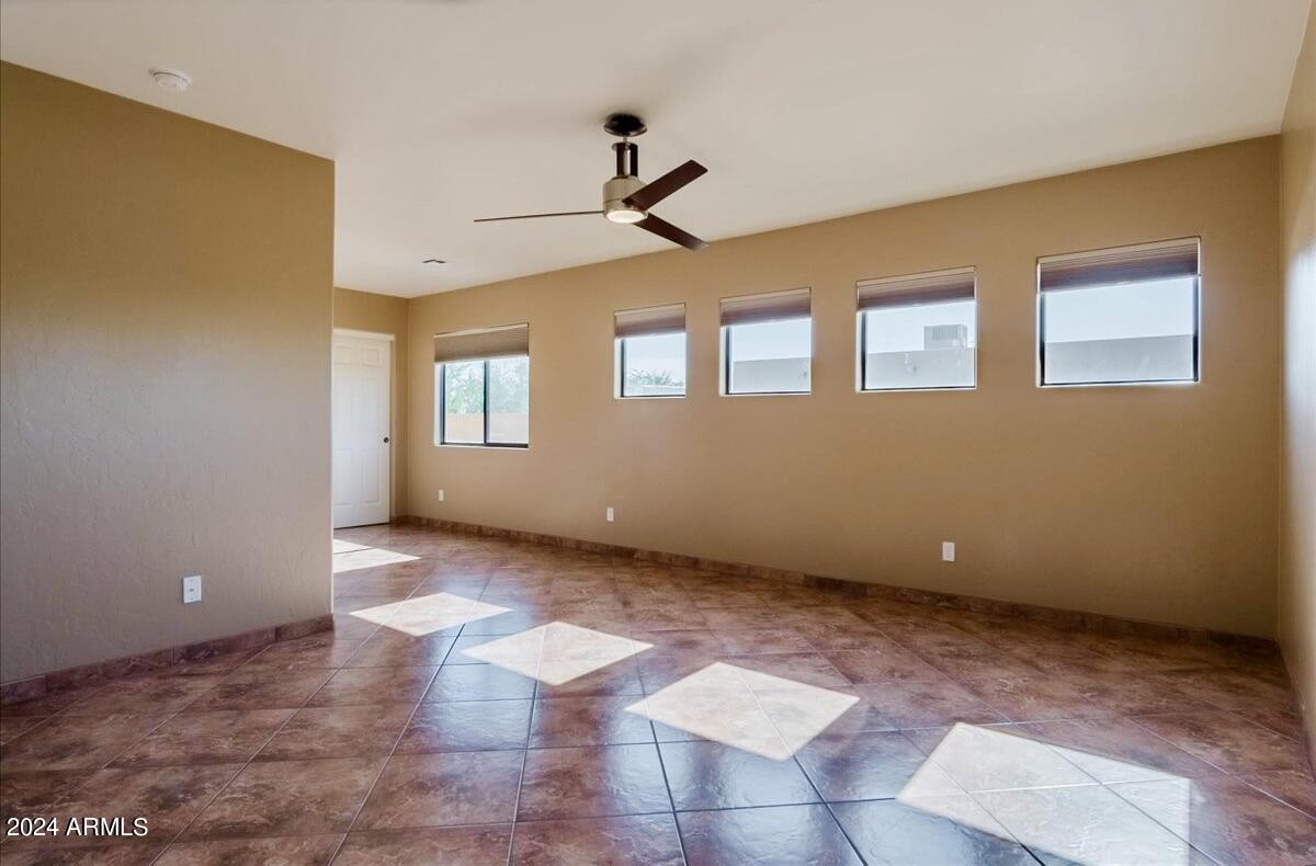 THE LEGENDS VALIENTE - Residential