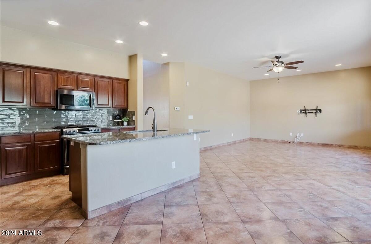 THE LEGENDS VALIENTE - Residential