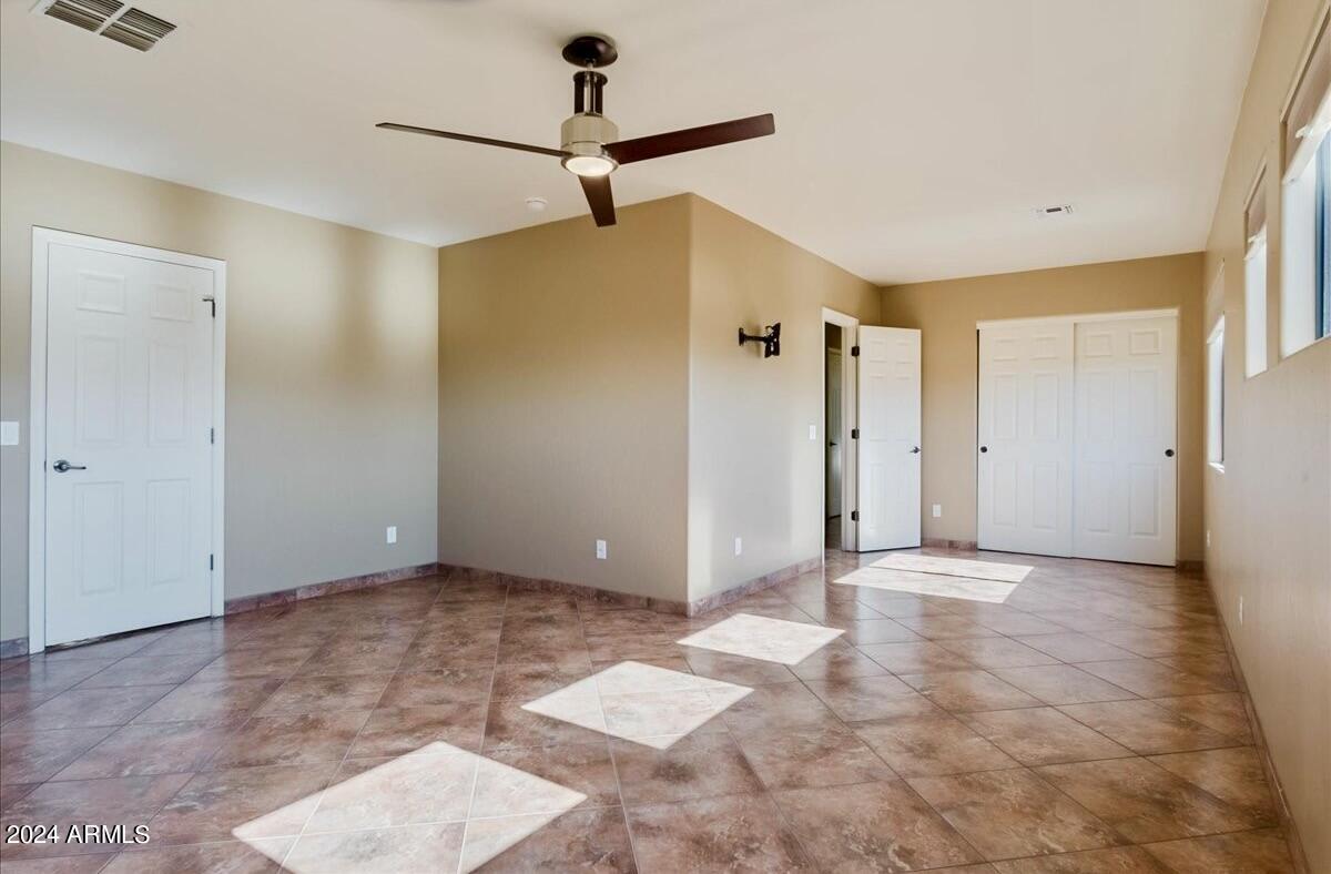 THE LEGENDS VALIENTE - Residential