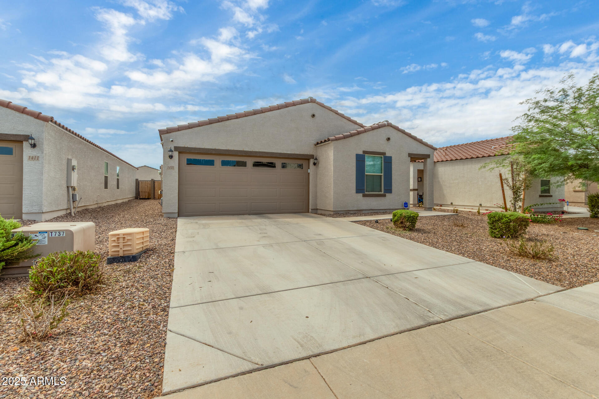 1421 W PINKLEY Way
