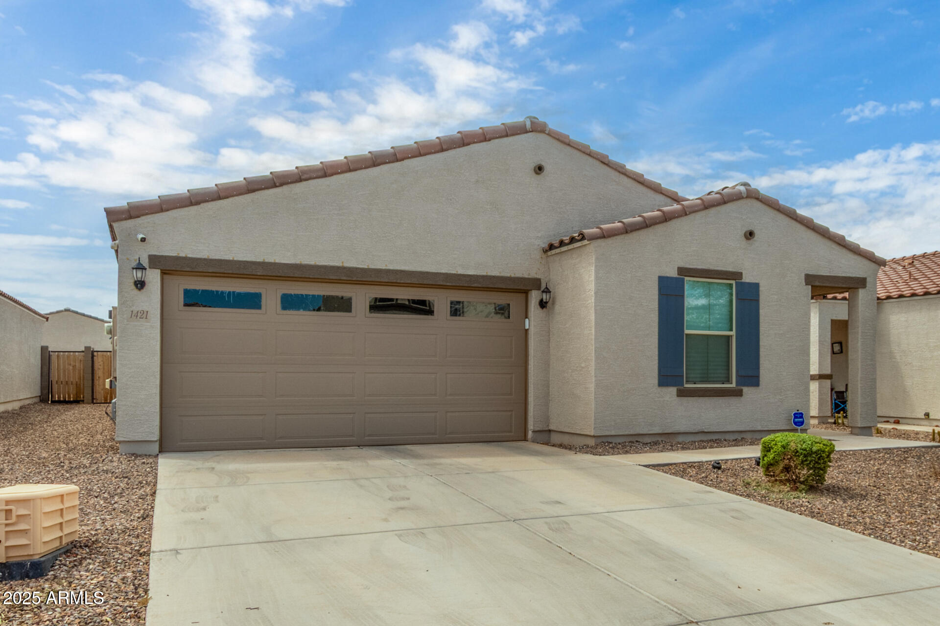 1421 W PINKLEY Way