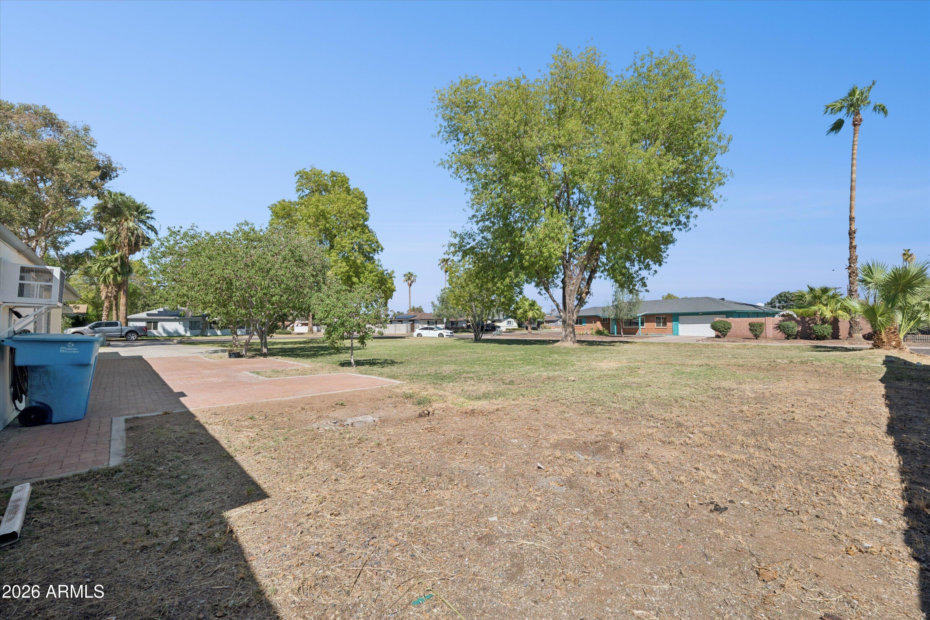 2101 W Minnezona Avenue 1