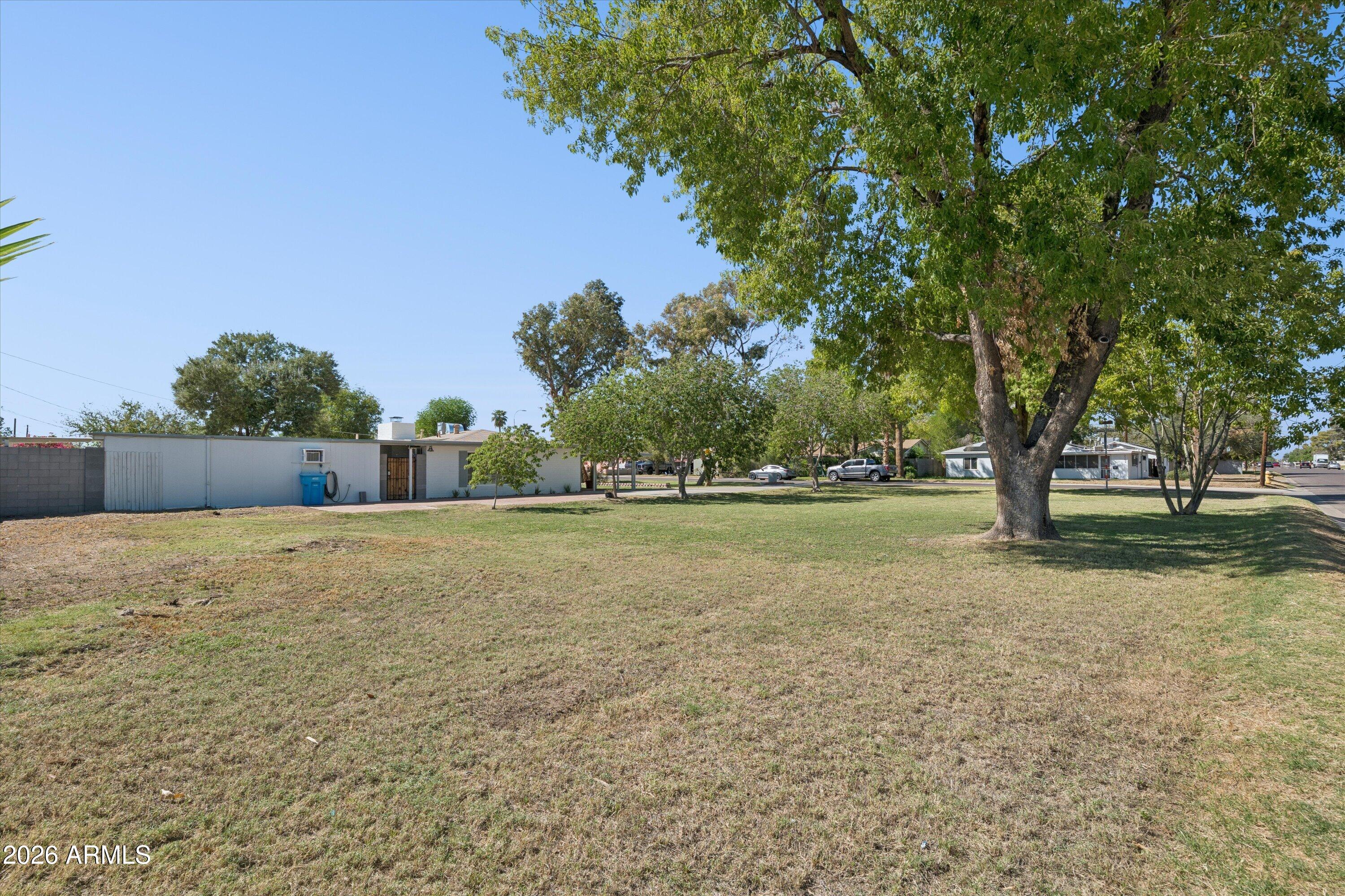 2101 W Minnezona Avenue 1