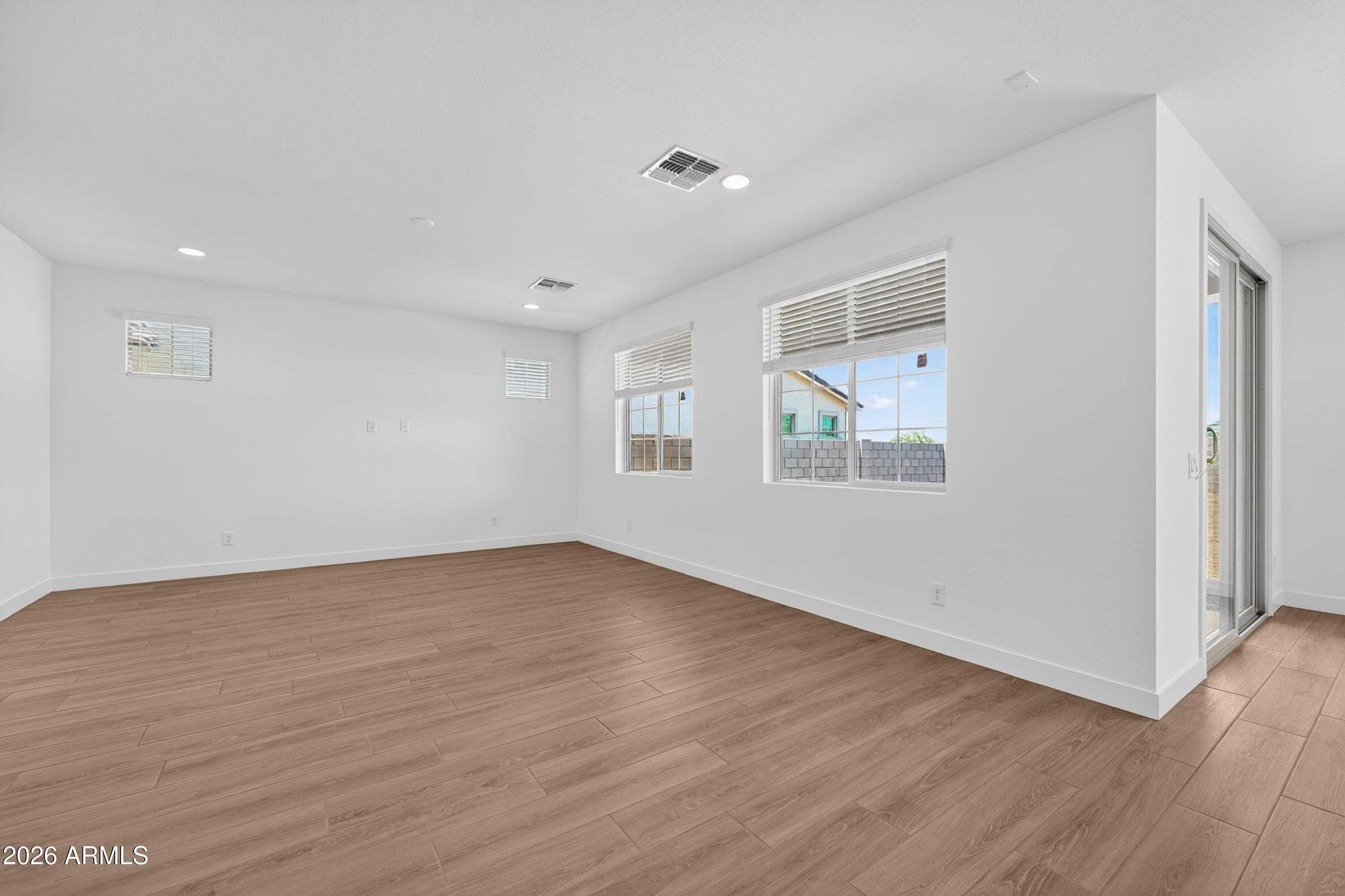 5810 S HASSETT --