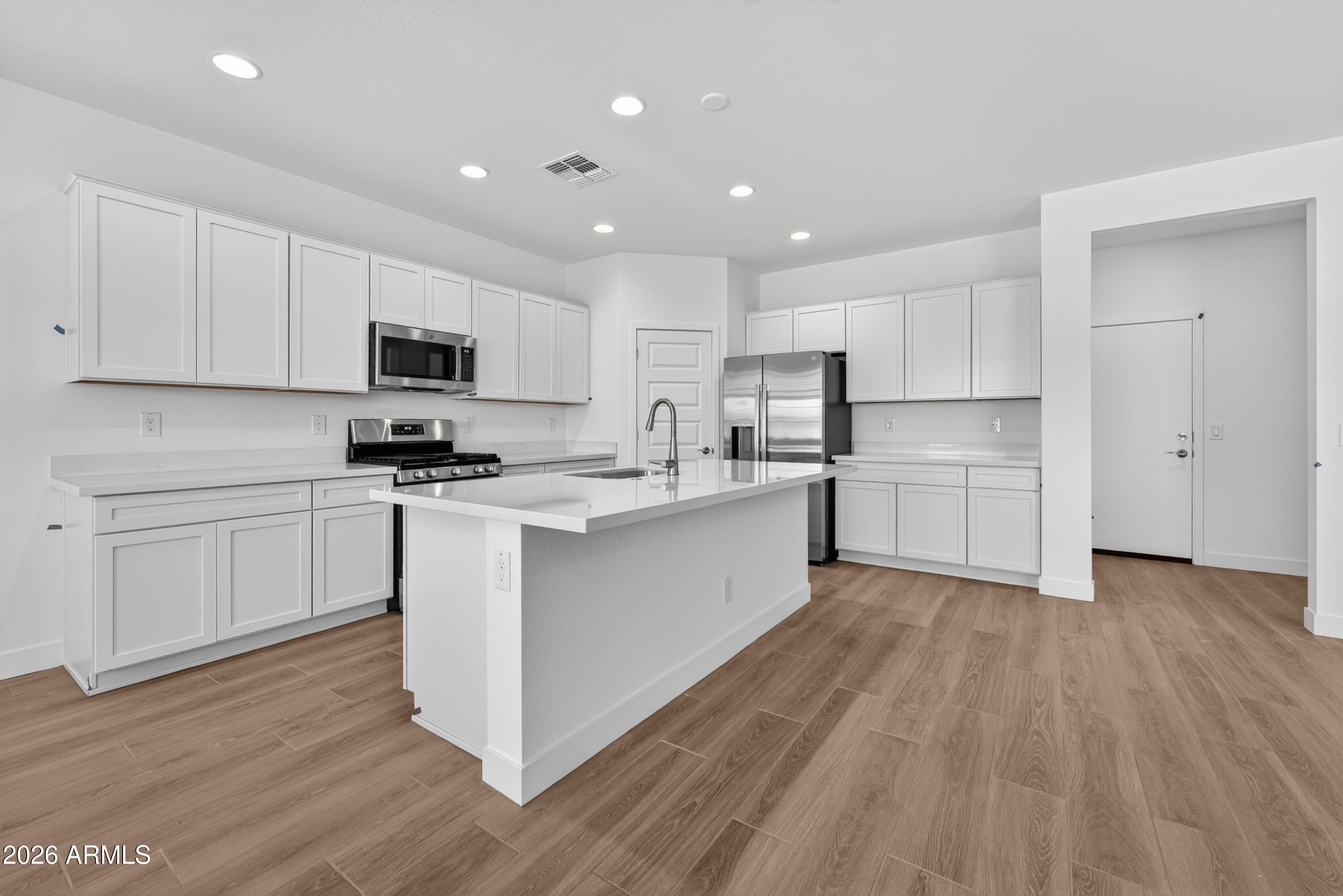5810 S HASSETT --