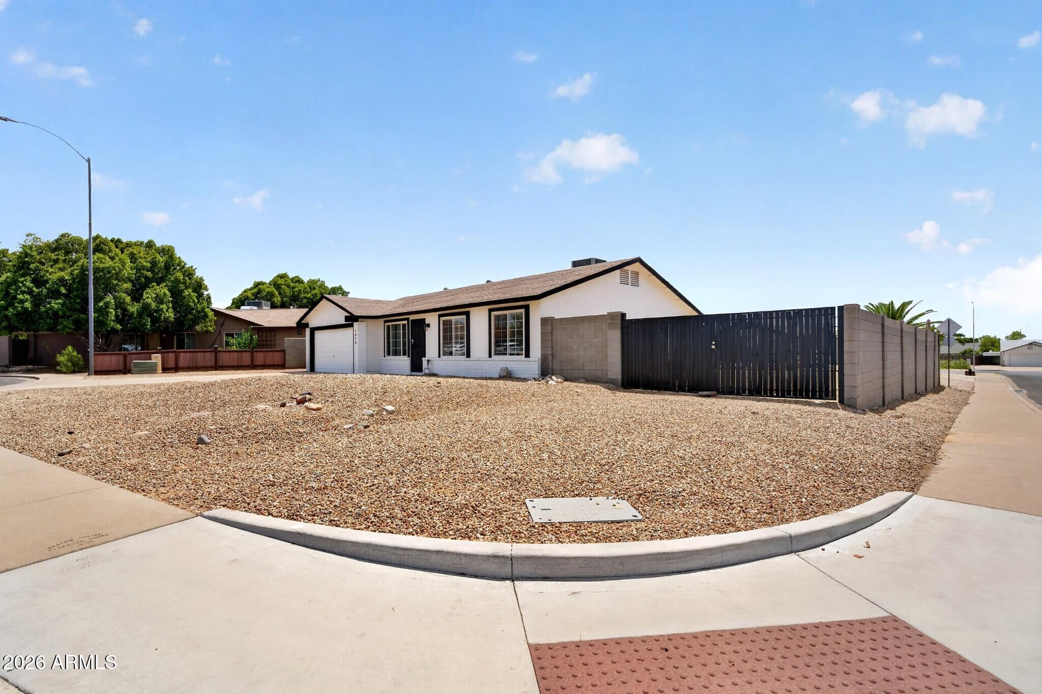 1414 N ROWEN Circle