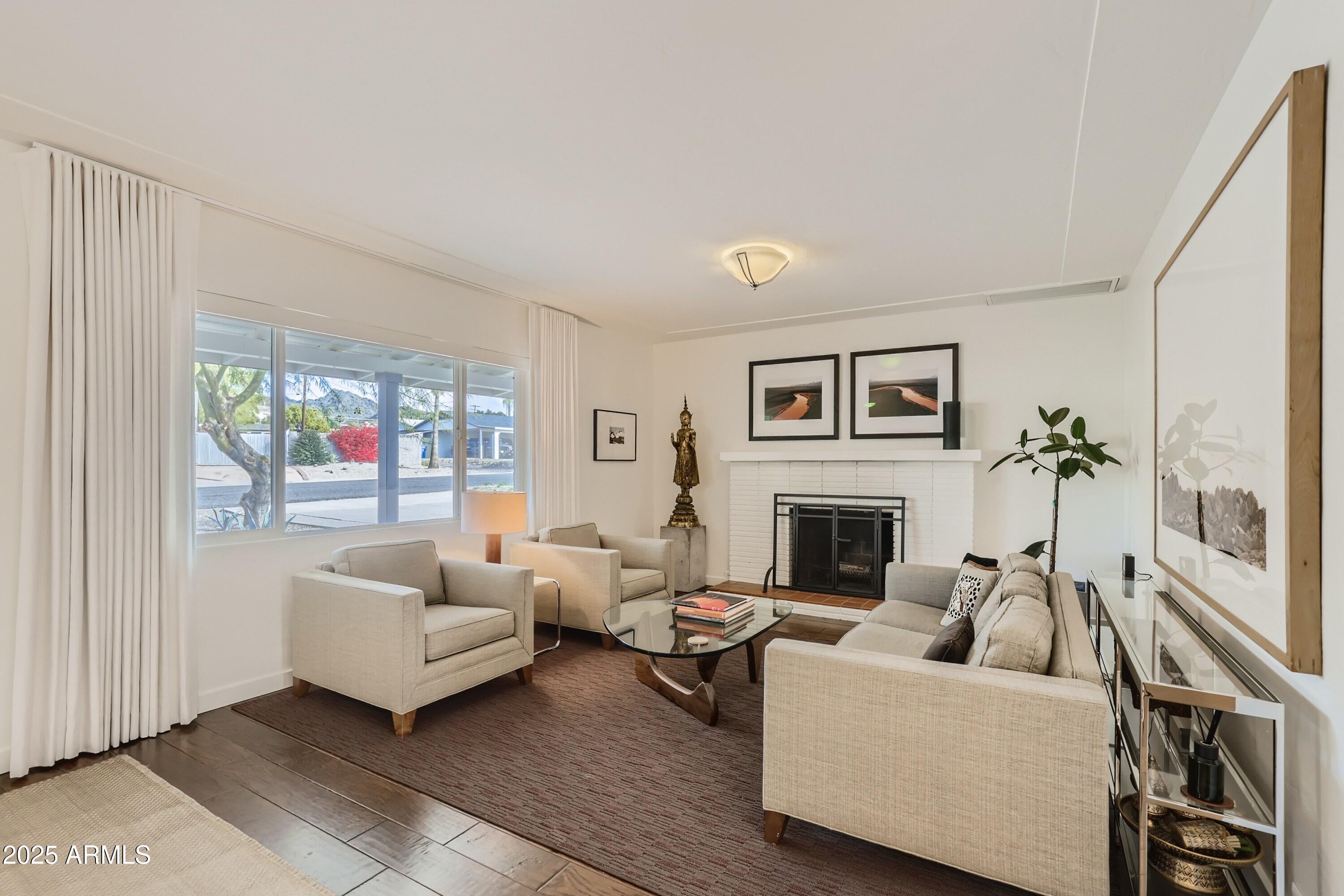 1527 E EL CAMINO Drive