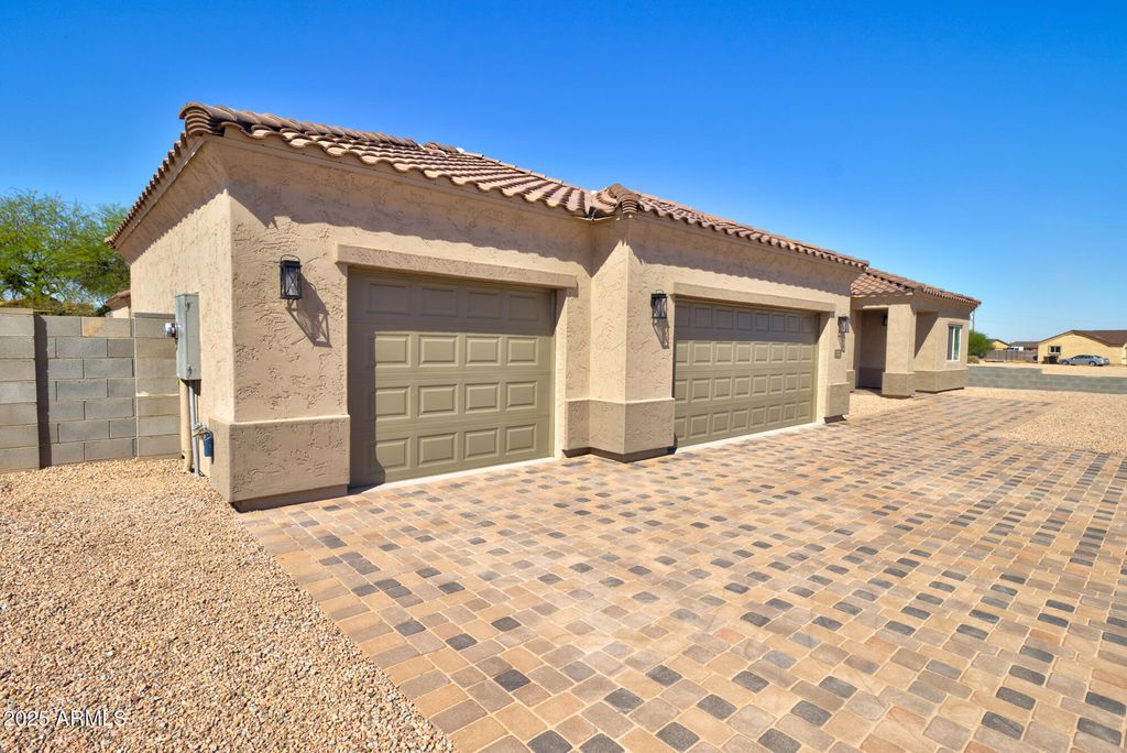 Photo of 3610 N Mohu Drive, Eloy, AZ 85131 (MLS # 6989061)