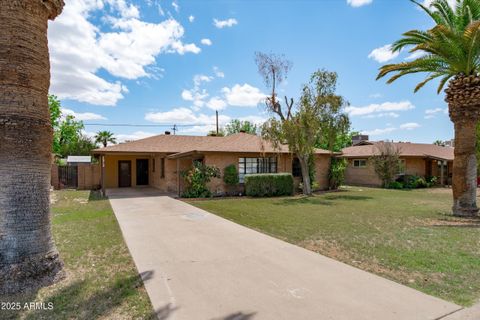 2913 E EARLL Drive Phoenix AZ 85016