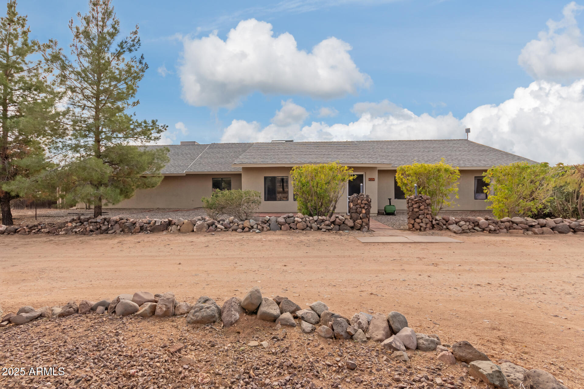 313 W SADDLE MOUNTAIN Road