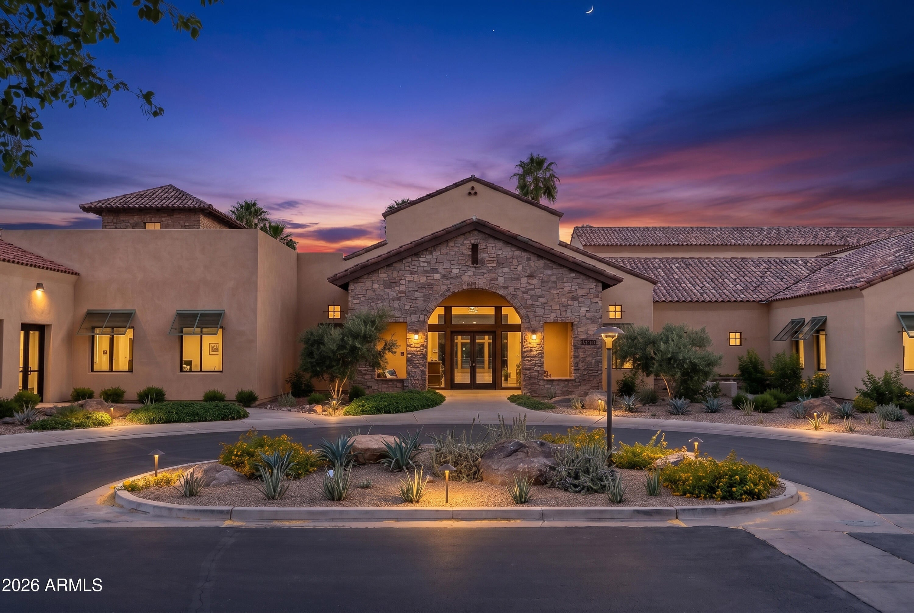 5644 N LUNA Drive