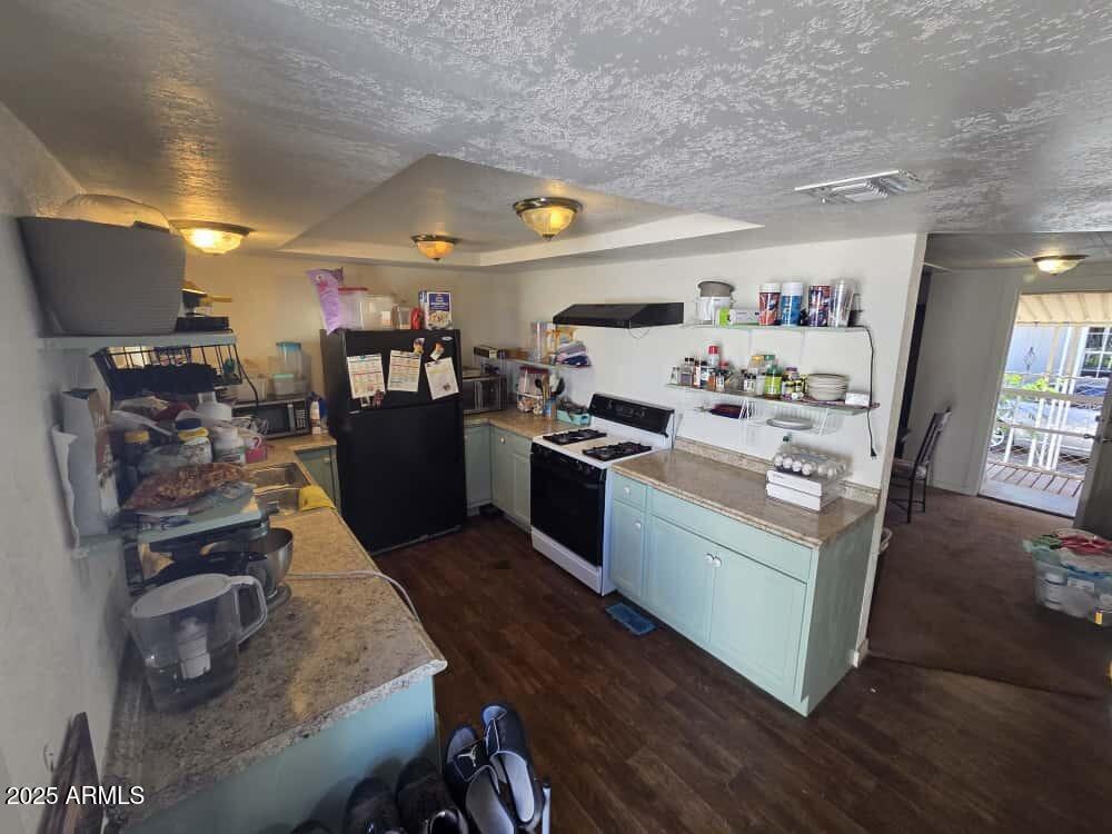 5601 W MISSOURI Avenue 63